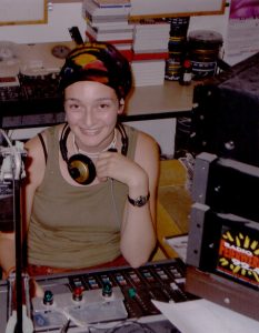 Feierwerk_Radio_Szene_Kräutergarten_Studio_Kopfhörer_Mel_Mischpult