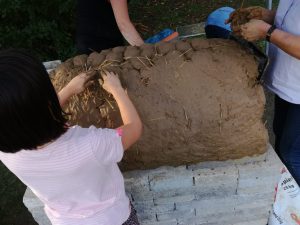 Feierwerk_Blog_Selber Machen_Lehmofen_Stroh_2