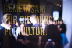 Feierwerk_Blog_Kultur_Pop_Hearing_Schriftzug_Julia_Schärdel