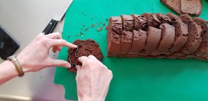 Feierwerk_Blog_Selber_Machen_Funkstation_Hasenkuchen_Ausstechen_2