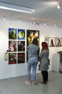 20190606_Feierwerk_Farbenladen_Ausstellung_Kunst_Fotografinnen_Vernissage 14x2m_copyright_Christin_Büttner (9)