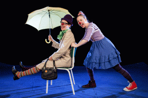Feierwerk_Blog_Clown_Kirstie_Handel_Dschungelpalast_Sommerfest_Walk_Act_Glucks_und_Oma